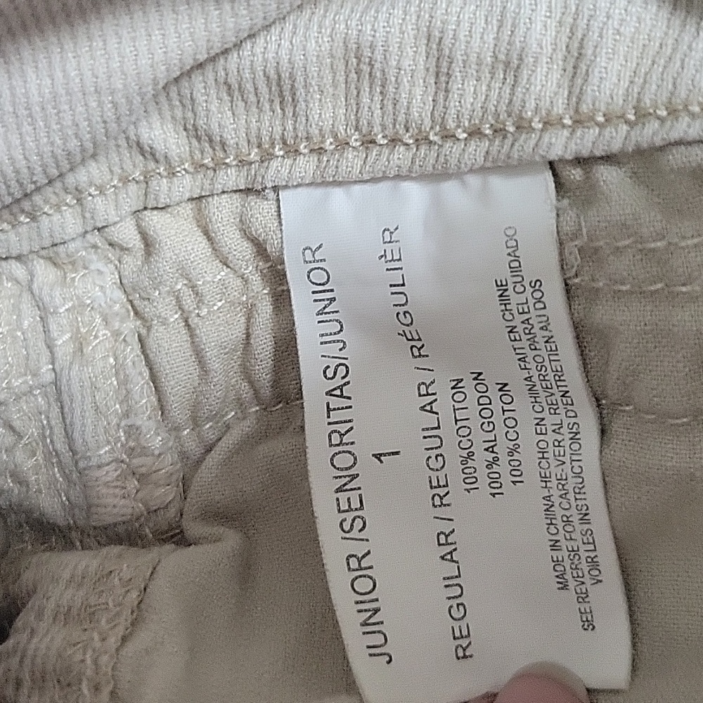 Shorts - Picture 3 of 4